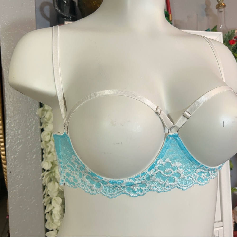 Light Blue Lace Underwire Bra with Adjustable Straps